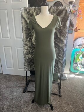 No Boundaries Olive Green Short-Sleeve V-Neck Maxi Dress